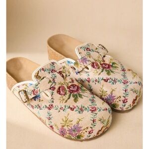 Altar’d State Lorenna Floral Tapestry Platform
Clogs